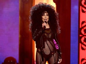 Usia 71 Tahun, Cher Tetap Prima di Atas Panggung Billboard Awards