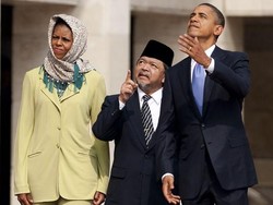 Foto: Menengok Lagi Gaya Hijab Michelle Obama di Masjid Istiqlal