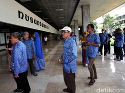 Sambil Terisak, Agen First Travel Cerita ke DPR Dicaci Maki Jemaah