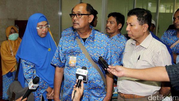 Calon Jemaah Umrah First Travel Datangi DPR