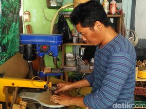 Bendot Waluyo Pembuat Frame Kacamata dari Kayu di Bantul