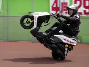 Rekor Wheelie Terjauh, Sampai 500 Kilometer