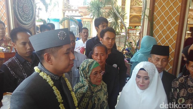 Mantan Suami Muzdalifah Ditangkap Sehabis Makan Mantan Suami Muzdalifah Ditangkap Sehabis Makan