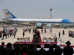 Trump Tempuh Penerbangan Langsung Pertama dari Arab Saudi ke Israel