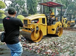 Kejari Tangerang Musnahkan Ribuan Botol Miras