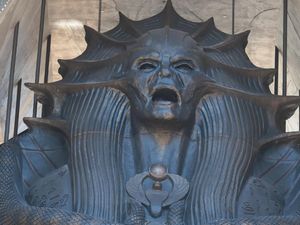 Ini Makam Sofia Boutella Seberat 7 Ton di Film The Mummy