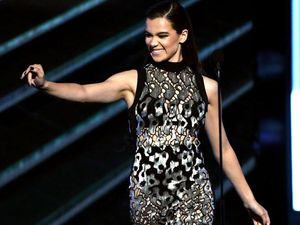 8 Seleb Berbusana Terbaik dengan Gaun Menerawang di Billboard Music Awards