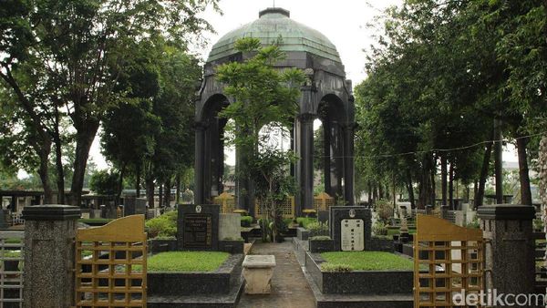 Potret Mausoleum Megah yang Tersembunyi di Petamburan
