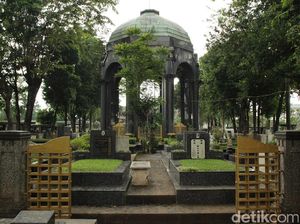 Selain Rumah Habib Rizieq Syihab, Petamburan Juga Punya Mausoleum Megah Selain Rumah Habib Rizieq Syihab, Petamburan Juga Punya Mausoleum Megah