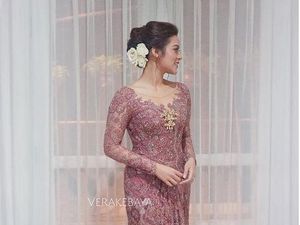 Cantiknya Raisa Berkebaya Pink di Hari Lamaran dengan Hamish Daud