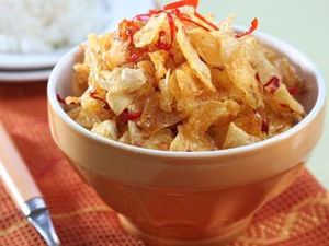 Yuk, Bikin Kering Kentang Pedas dengan 4 Langkah Ini