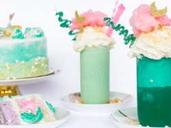 Setelah Unicorn, Kini Hadir Makanan dan Minuman Warna Warni Bertema Mermaid!