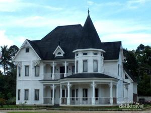 Bukan Eropa, Rumah Barbie Ada di Sumatera Barat