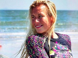 Wanita Cantik Ini Resign Buat Main Kitesurfing di Seluruh Dunia