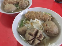 Bakso Gulung Bragi: Sedap Mantap! Bakso Gulung dengan Bakso Urat dan Daging yang Kenyal Gurih