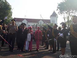 28 Pensiunan Polrestabes Surabaya Dilepas dengan Upacara Pedang Pora