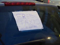 Warga Tawarkan Bantuan untuk Korban Ledakan Konser Ariana Grande