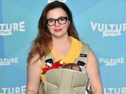 Cerita Aktris Amber Tamblyn Soal Suaminya yang Pernah Minum ASI