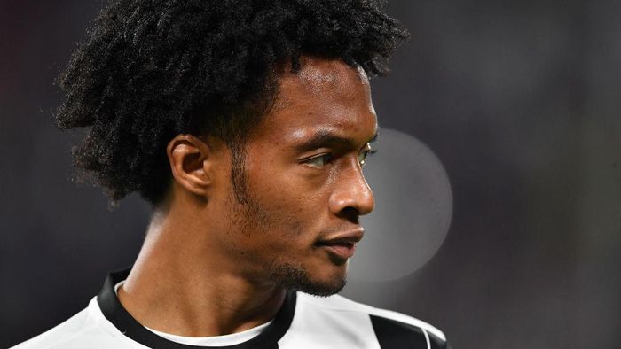 TURIN, ITALY - MAY 09: Juan Cuadrado of Juventus looks on during the UEFA Champions League Semi Final second leg match between Juventus and AS Monaco at Juventus Stadium on May 9, 2017 in Turin, Italy. (Photo by Stuart Franklin/Getty Images)