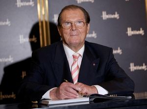 Para Selebriti Turut Berduka Atas Kepergian Roger Moore