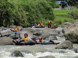 Asyiknya Main River Tubing Kalau Liburan ke Garut