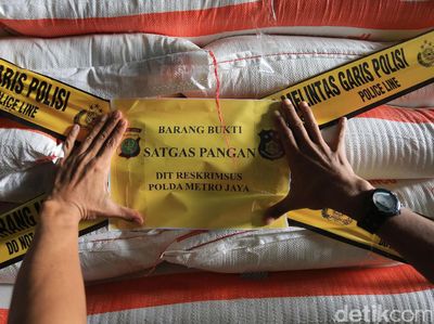 Gudang Penimbun Beras dan Gula Dibongkar