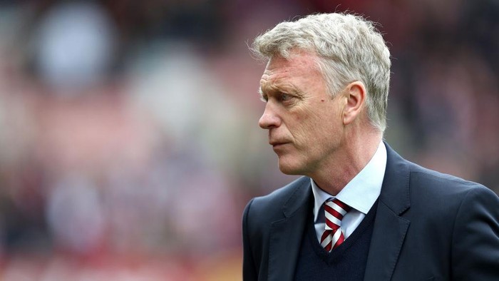 SUNDERLAND, ENGLAND - MAY 13:  David Moyes, Manager of Sunderland looks on during the Premier League match between Sunderland and Swansea City at Stadium of Light on May 13, 2017 in Sunderland, England.  (Photo by Ian MacNicol/Getty Images)