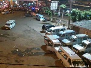 Ambulans Terus Berdatangan Ke Lokasi Bom Kampung Melayu