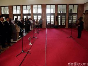 Lantik 22 Pejabat, Risma Minta Bekerja dengan Ikhlas