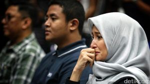 Tangis Inneke Koesherawati Dengar Vonis Suami