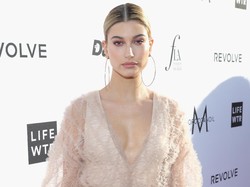 Liburan ke Toronto, Hailey Baldwin dan Shawn Mendes Pamer Kemesraan