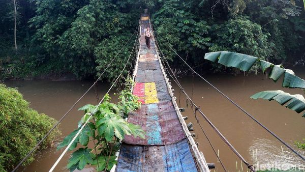 Jembatan Gantung Mengerikan di Lenteng Agung Jaksel