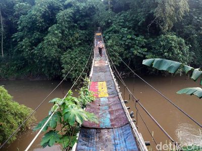 Jembatan Gantung Mengerikan di Lenteng Agung Jaksel