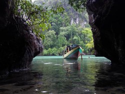 Gua Allo yang Tersembunyi di Kepulauan Sombori