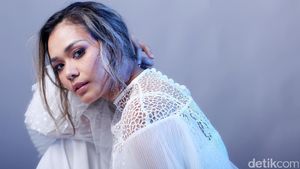 Beauty in White Adinia Wirasti