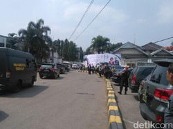 Gubernur Aher Sambut Raja dan Ratu Swedia di Stasiun Bandung