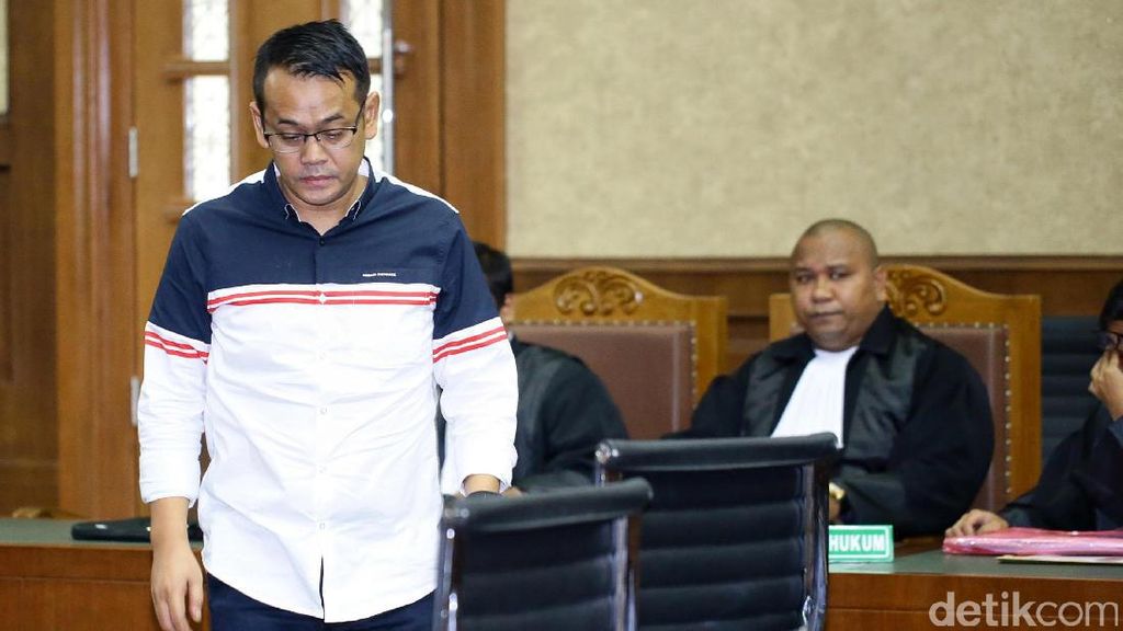 Suami Inneke Koesherawati Divonis 2 Tahun 8 Bulan Penjara Suami Inneke Koesherawati Divonis 2 Tahun 8 Bulan Penjara