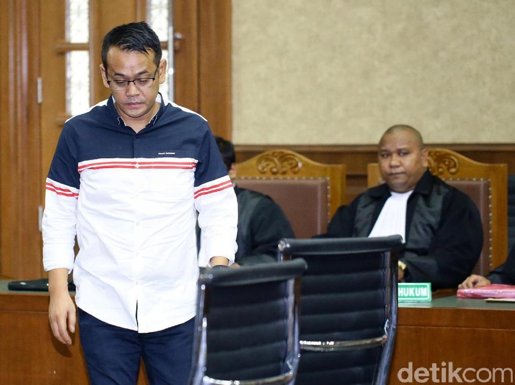Anggota DPR Donny Imam Disebut Terima Rp 90 M Terkait Proyek Bakamla Anggota DPR Donny Imam Disebut Terima Rp 90 M Terkait Proyek Bakamla