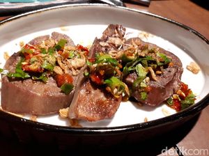 Enaknya Bebek Betutu dan Lidah Sapi Bakar Autentik Indonesia di Kaum Jakarta