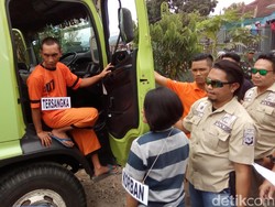 Rekonstruksi Kasus Suami Gilas Istri di Garut, Ibu Korban Histeris