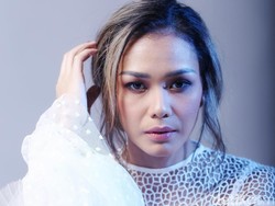 Sara Wijayanto Doakan Adinia Wirasti Jadi Sutradara