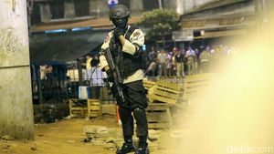 Polisi Jaga Ketat Lokasi Bom Kampung Melayu