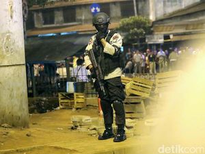 Polisi Jaga Ketat Lokasi Bom Kampung Melayu