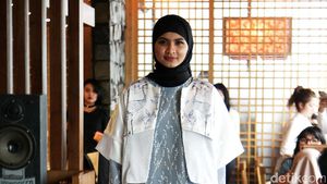Foto: 10 Koleksi Baju Muslim Terbaru Restu Anggarini dan (X) S.M.L