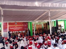 Jokowi ke Siswa di Malang: Ada yang Bisa Silat? Ayo Maju!