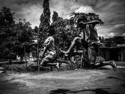 abaikan belakang dan terus maju