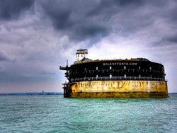 Benteng Tengah Laut yang Jadi Hotel, Mau Coba Nginap di Sini?