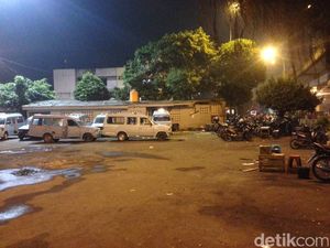 Berompi dan Helm, Kapolda Metro Tiba di TKP Bom Kampung Melayu