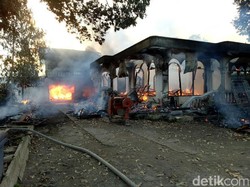 Diduga Korsleting, Gudang Mebel di Banyuwangi Ludes Terbakar