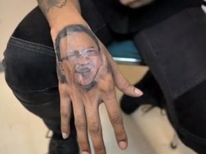 Tato Wajah Ahok Permanen, Young Lex Bikin Tato Orang Hilang